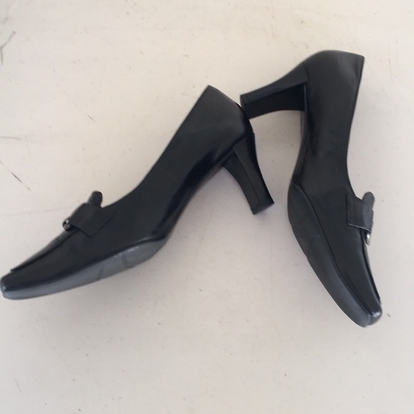 LIZ CLAIBORNE SHOES. - Picture 6 of 7